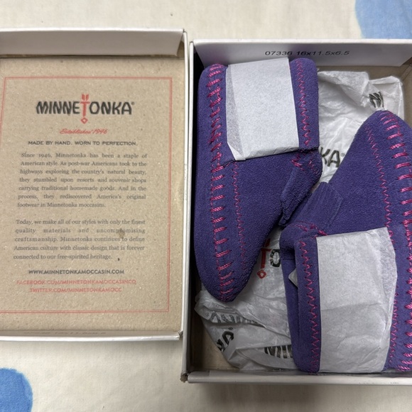 NIB Minnetonka ๐ Riley Bootie purple moccasin infant size 2 - Picture 12 of 14